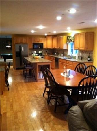 41 Beaver Brook Road North Andover, MA 01845 - Photo 3 of 18 Gallery Image 3