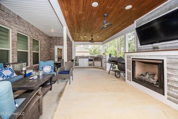 $576,000 | 9387 Taylor Place, Ocean Springs, MS 39564