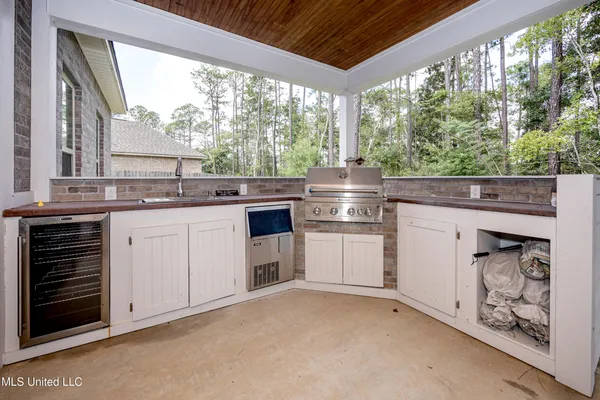 $576,000 | 9387 Taylor Place, Ocean Springs, MS 39564