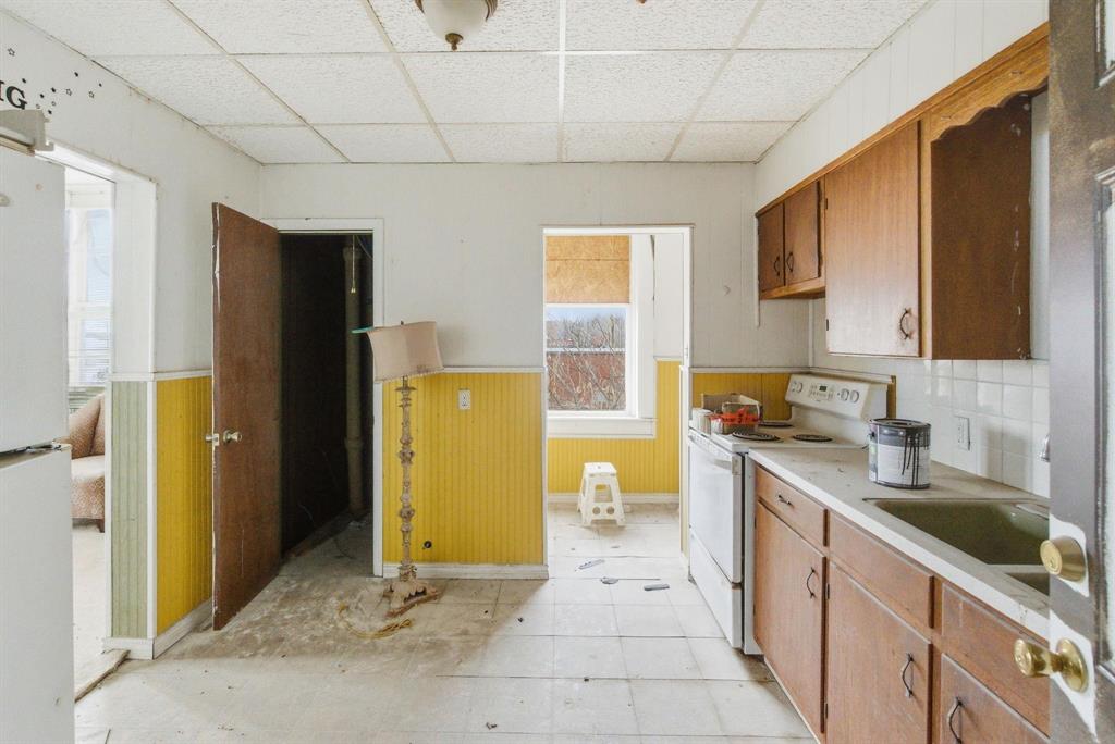 107 South Austin Street Comanche, TX 76442 - Photo 15 of 40 Floor 2