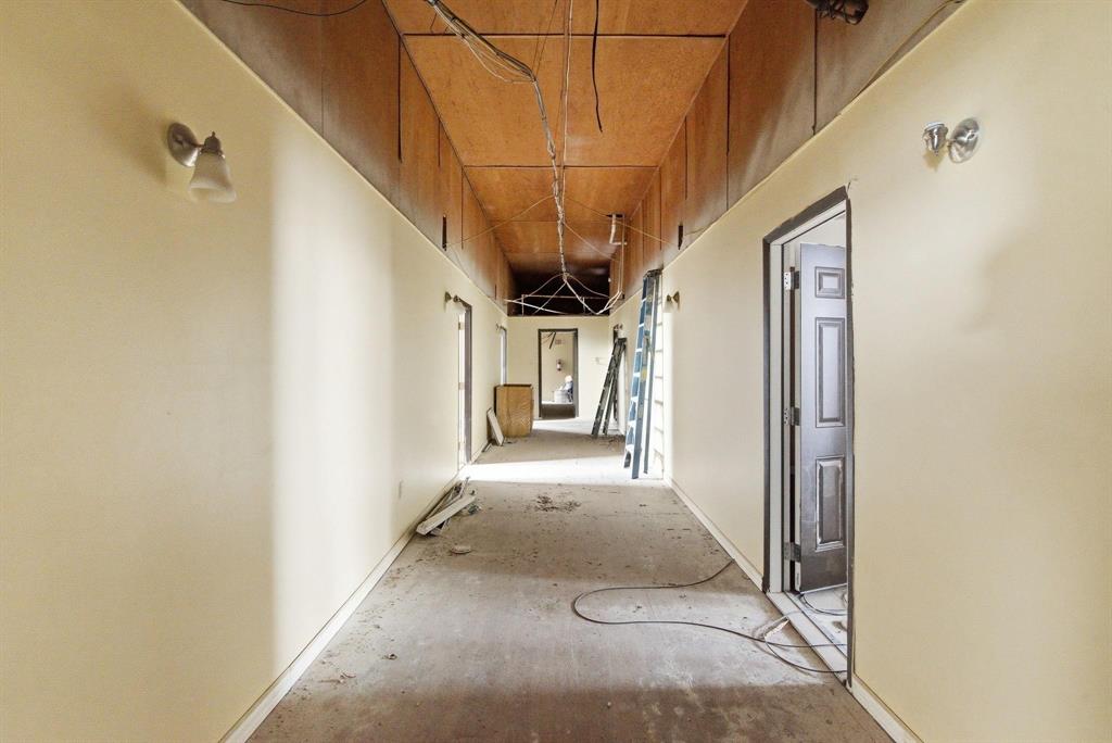 107 South Austin Street Comanche, TX 76442 - Photo 21 of 40 2nd floor hall