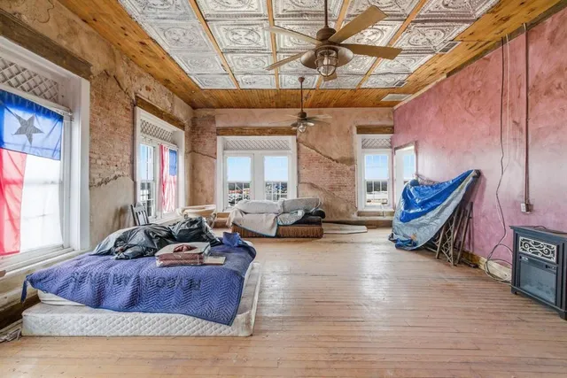 $650,000 | 107 South Austin Street, Comanche, TX 76442