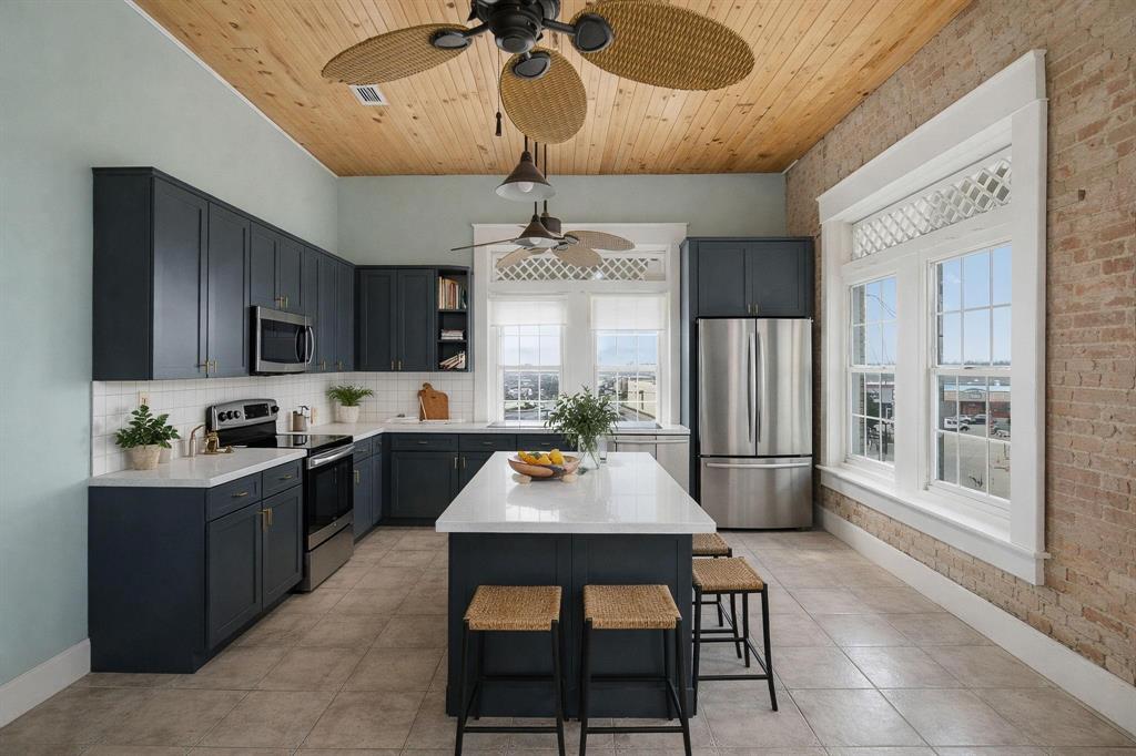 107 South Austin Street Comanche, TX 76442 - Photo 36 of 40 Virtually Renovated/staged