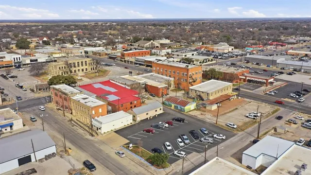 $650,000 | 107 South Austin Street, Comanche, TX 76442