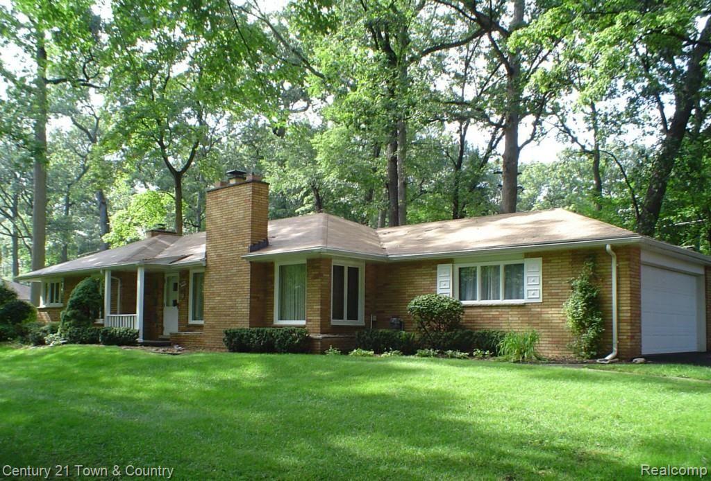 2926 Hillendale Drive Rochester, MI 48309 - Photo 2 of 31 Front 2.jpg
