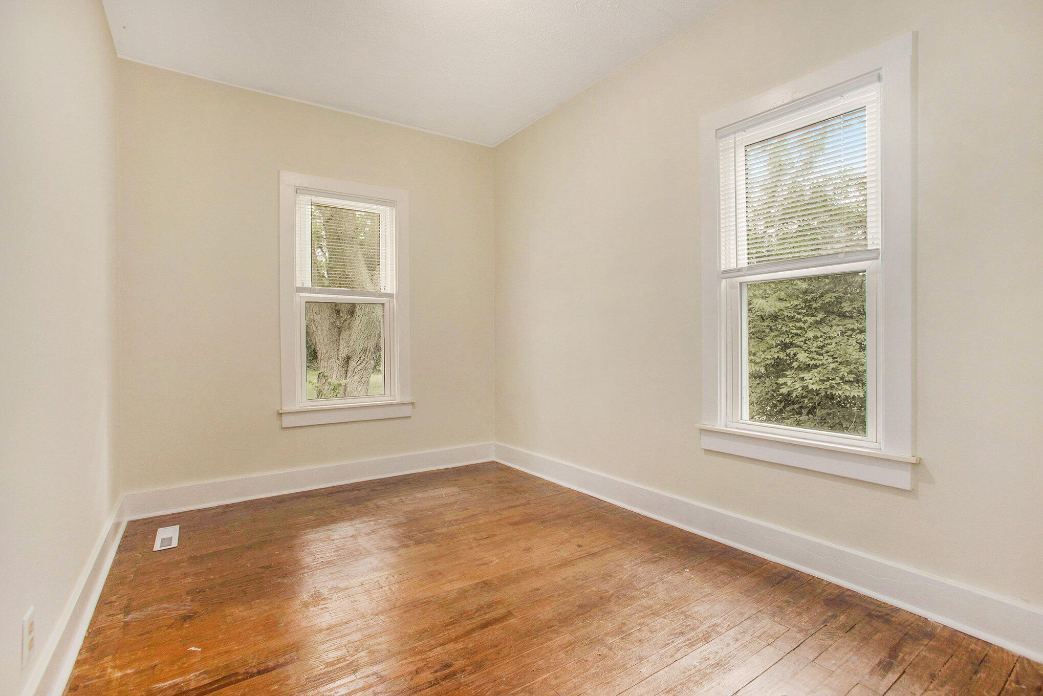 1907 South Drake Road Kalamazoo, MI 49006 - Photo 16 of 21 015_eosr0103