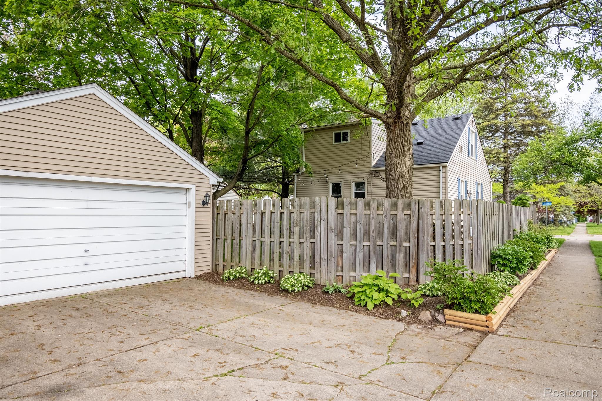 2119 Columbia Road Berkley, MI 48072 - Photo 2 of 39 Gallery Image 2
