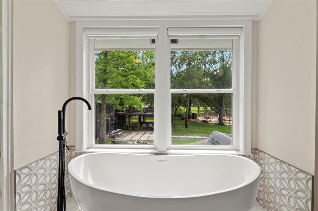 125 Xit Ranch Road Trinidad, TX 75163 - Photo 19 of 34 a bathroom with a tub and large window