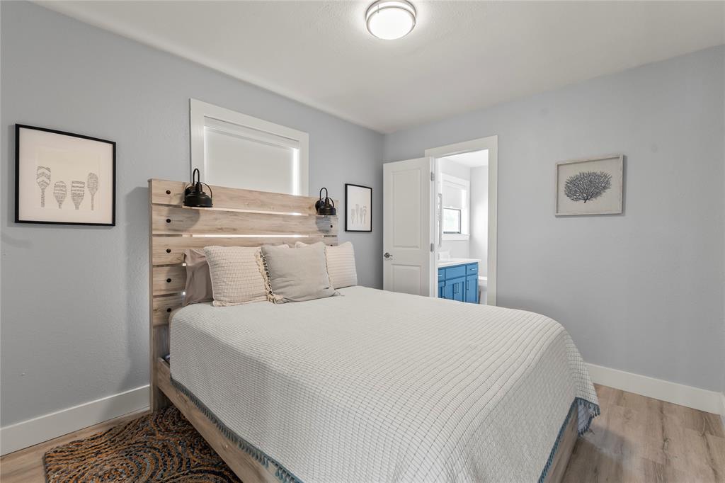 125 Xit Ranch Road Trinidad, TX 75163 - Photo 25 of 34 a bedroom with a large bed and a window