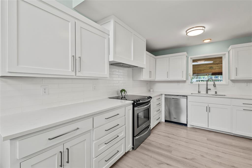 125 Xit Ranch Road Trinidad, TX 75163 - Photo 8 of 34 a kitchen with white cabinets stainless steel appliances and sink
