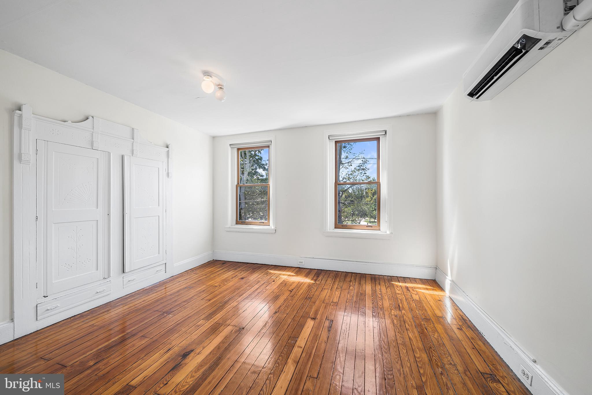 329 Tasker Street Philadelphia, PA 19148 - Photo 26 of 33 Primary Suite