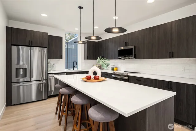 $1,295,950 | 13548 39th Avenue Northeast, Seattle, WA 98125