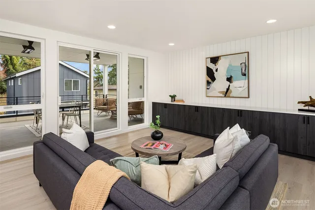 $1,295,950 | 13548 39th Avenue Northeast, Seattle, WA 98125