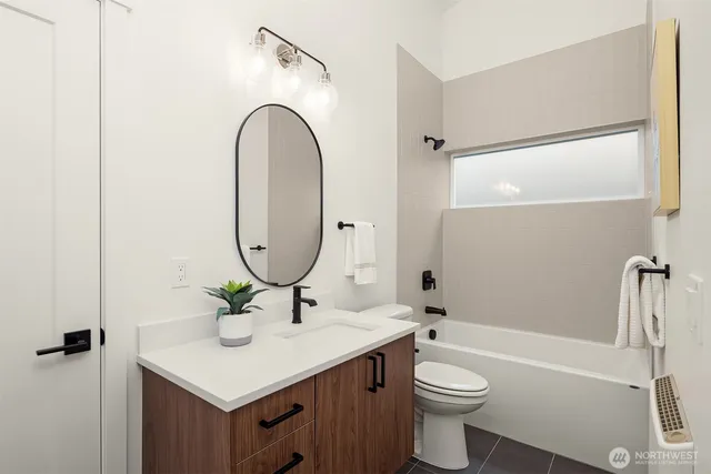 $1,295,950 | 13548 39th Avenue Northeast, Seattle, WA 98125