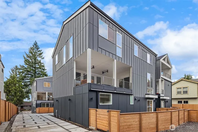 $1,295,950 | 13548 39th Avenue Northeast, Seattle, WA 98125