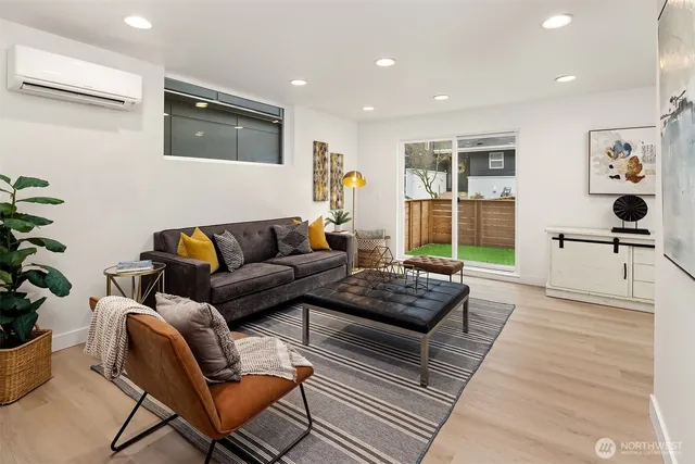 $1,295,950 | 13548 39th Avenue Northeast, Seattle, WA 98125