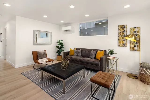 $1,295,950 | 13548 39th Avenue Northeast, Seattle, WA 98125