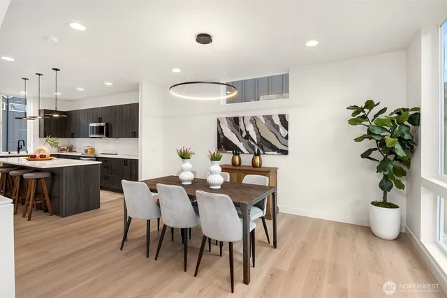 $1,295,950 | 13548 39th Avenue Northeast, Seattle, WA 98125