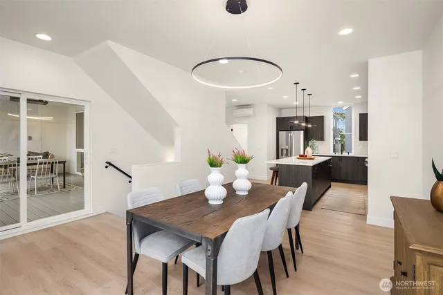 $1,295,950 | 13548 39th Avenue Northeast, Seattle, WA 98125