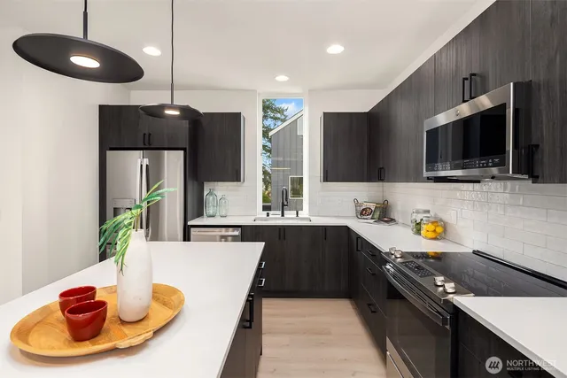 $1,295,950 | 13548 39th Avenue Northeast, Seattle, WA 98125