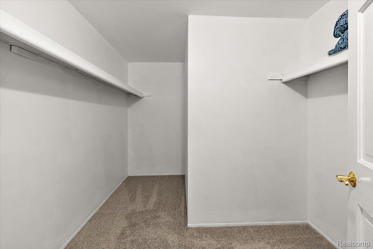 5033 Aintree Court Rochester, MI 48306 - Photo 38 of 64 Huge walk-in closet