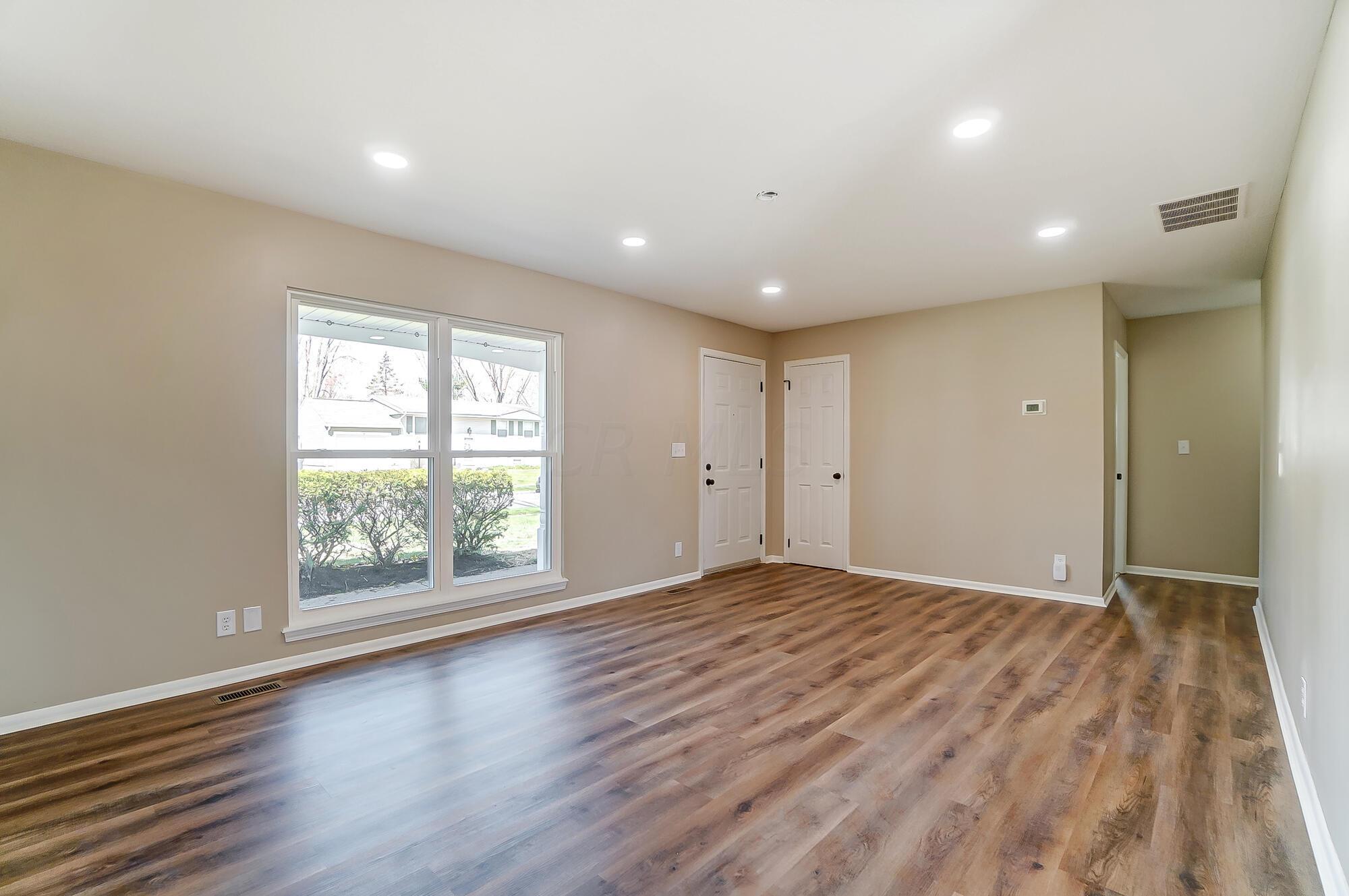 334 Regents Road Gahanna, OH 43230 - Photo 6 of 29 007