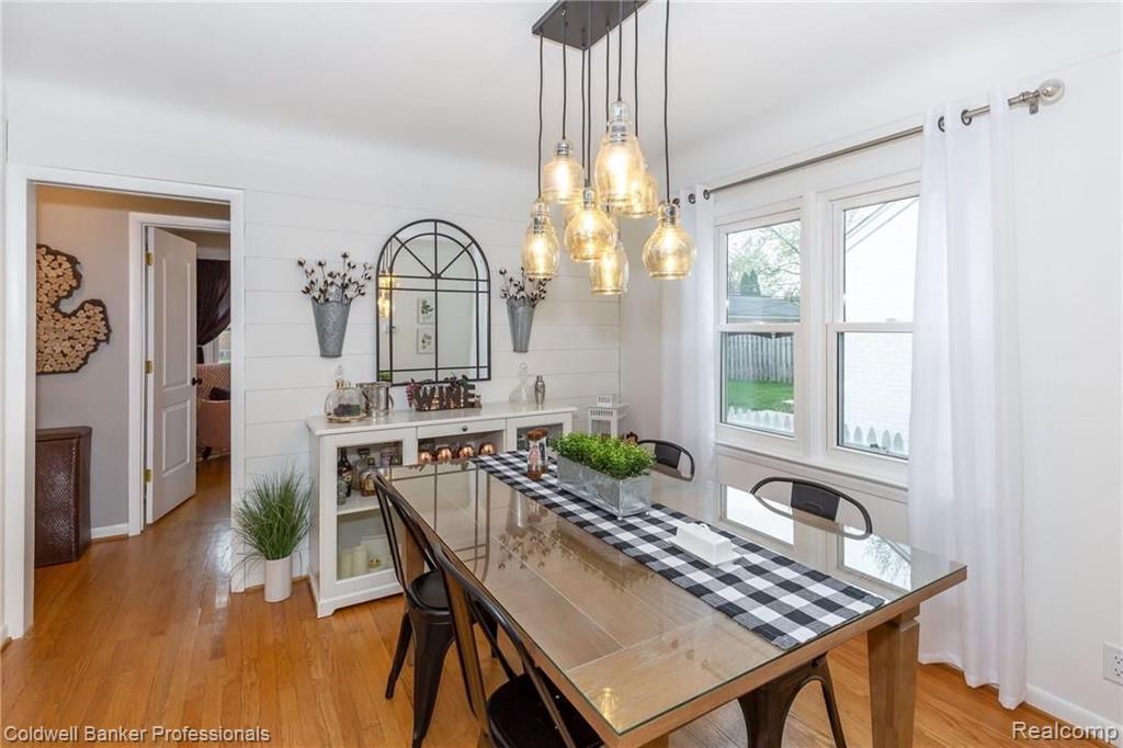 1339 Hampton Road Grosse Pointe Woods, MI 48236 - Photo 8 of 32