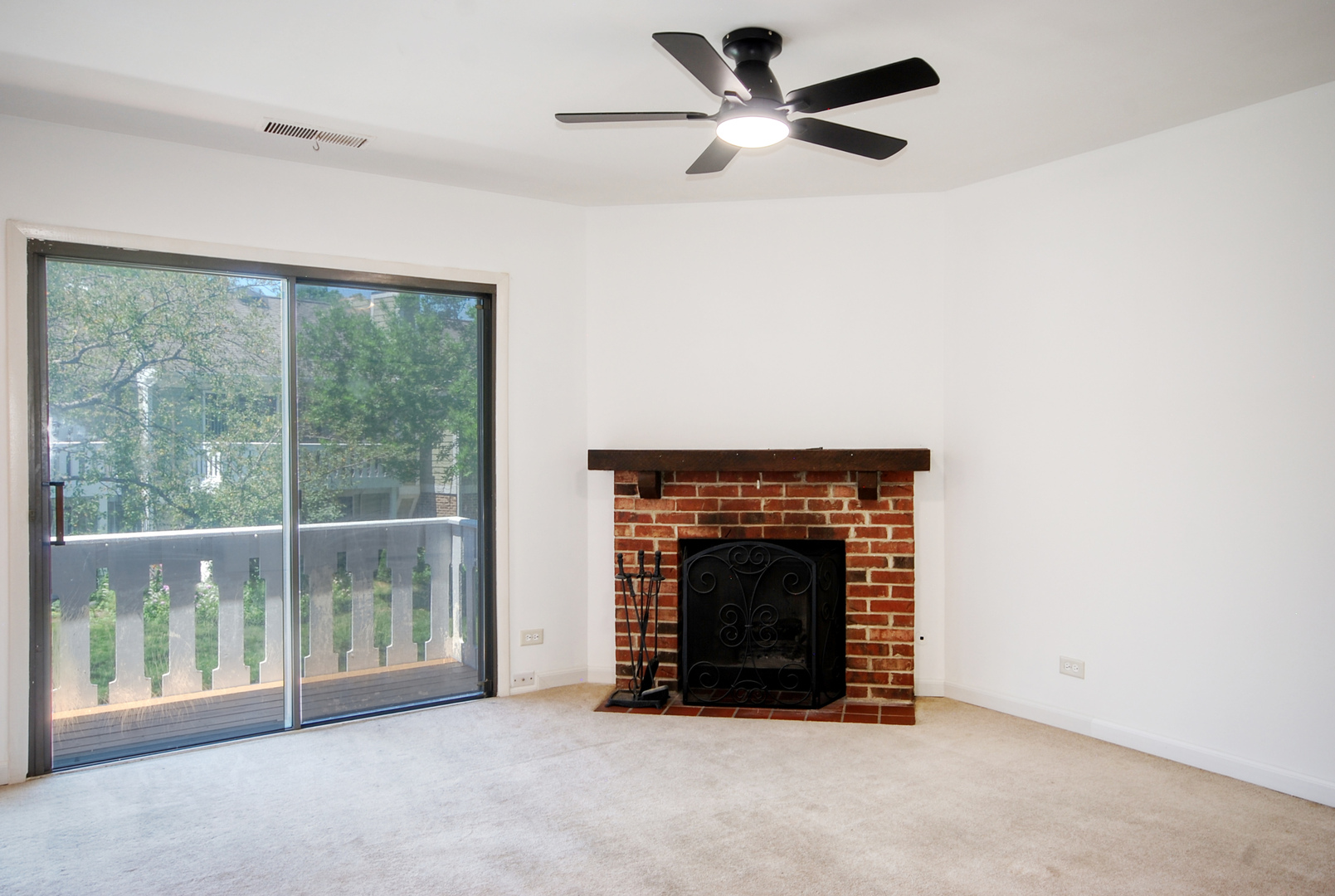552 Greystone Lane, Unit C2 Wheeling, IL 60090 - Photo 3 of 21