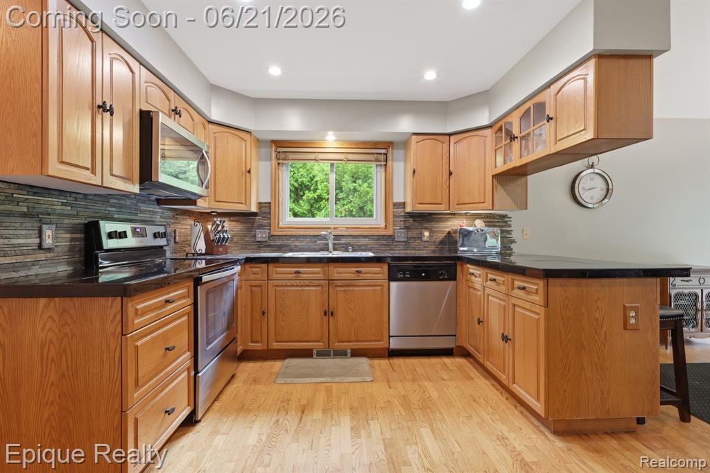 2348 Rochester Road Leonard, MI 48367 - Photo 13 of 31