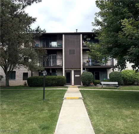 $142,000 | 16370 Heather Lane, Unit 303, Middleburg Heights, OH 44130