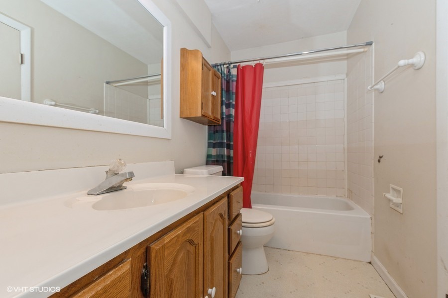705 Gavin Avenue Romeoville, IL 60446 - Photo 11 of 19 Gallery Image 11