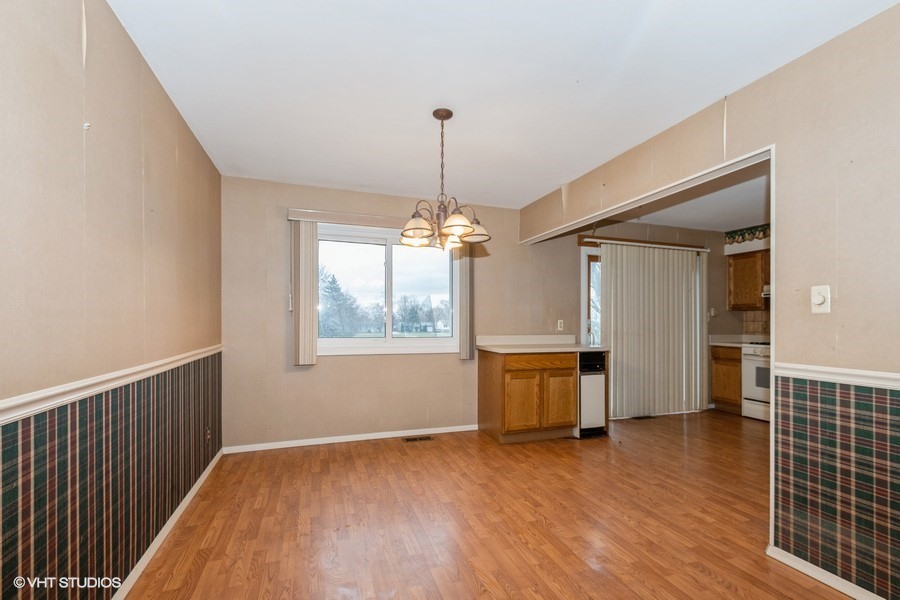 705 Gavin Avenue Romeoville, IL 60446 - Photo 5 of 19 Gallery Image 5