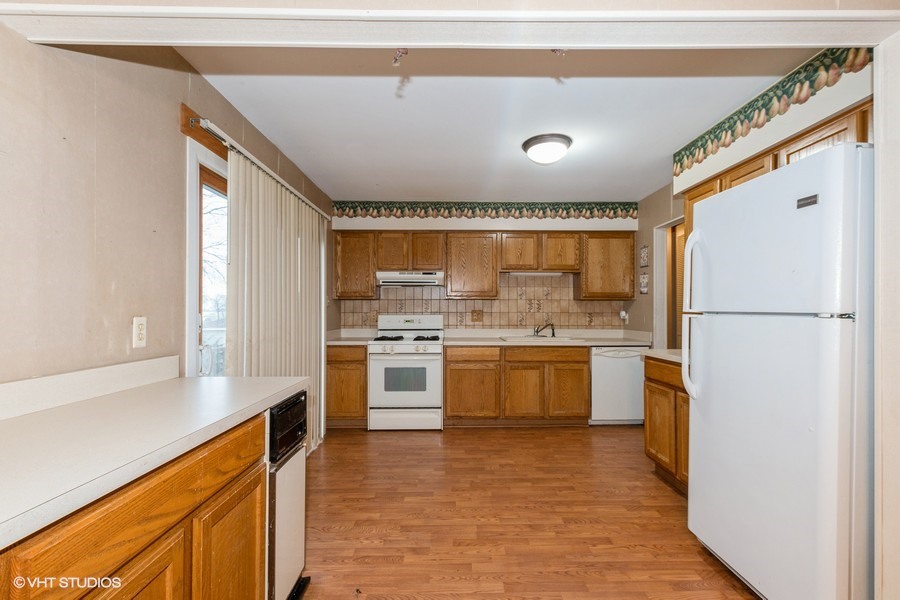 705 Gavin Avenue Romeoville, IL 60446 - Photo 6 of 19 Gallery Image 6