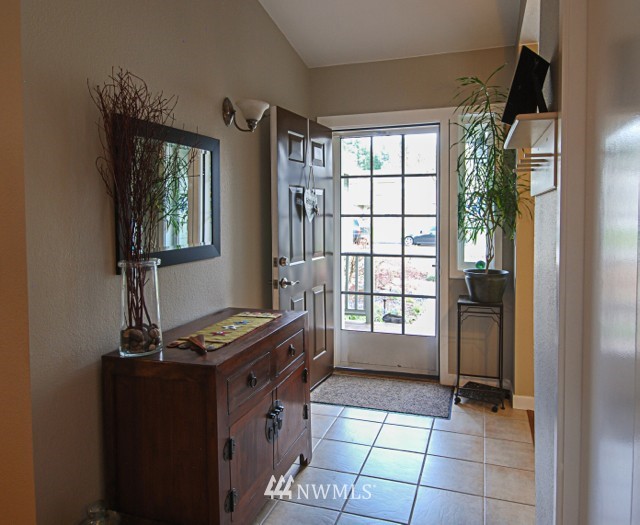5901 Compton Loop Southeast Lacey, WA 98513 - Photo 4 of 25 Gallery Image 4