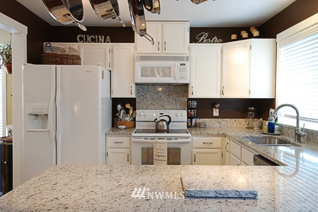 5901 Compton Loop Southeast Lacey, WA 98513 - Photo 9 of 25 Gallery Image 9