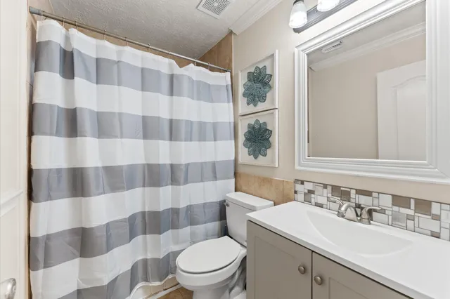 a view of a house with backyard and porch