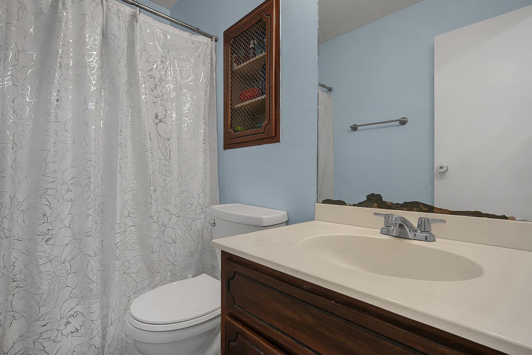 390 Lincolnshire Road Columbus, OH 43230 - Photo 14 of 32 14-web-or-mls-390-lincolnshire-rd