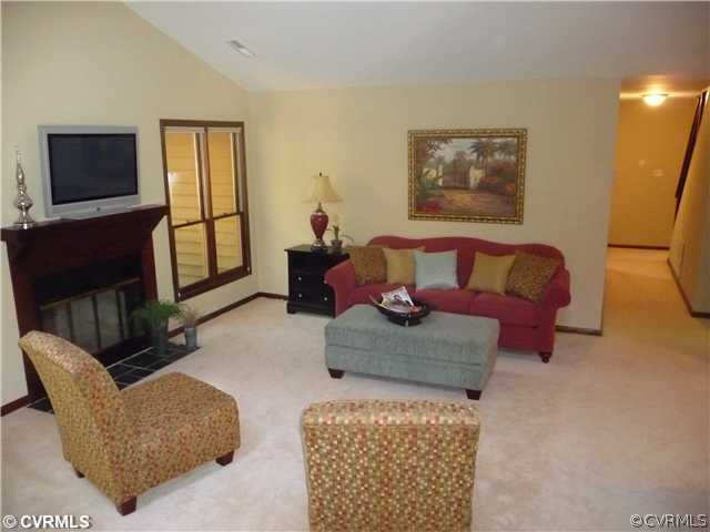 3103 Liberty Oaks Road Midlothian, VA 23112 - Photo 3 of 12 Living Room - Spacious living room with vaulted ce