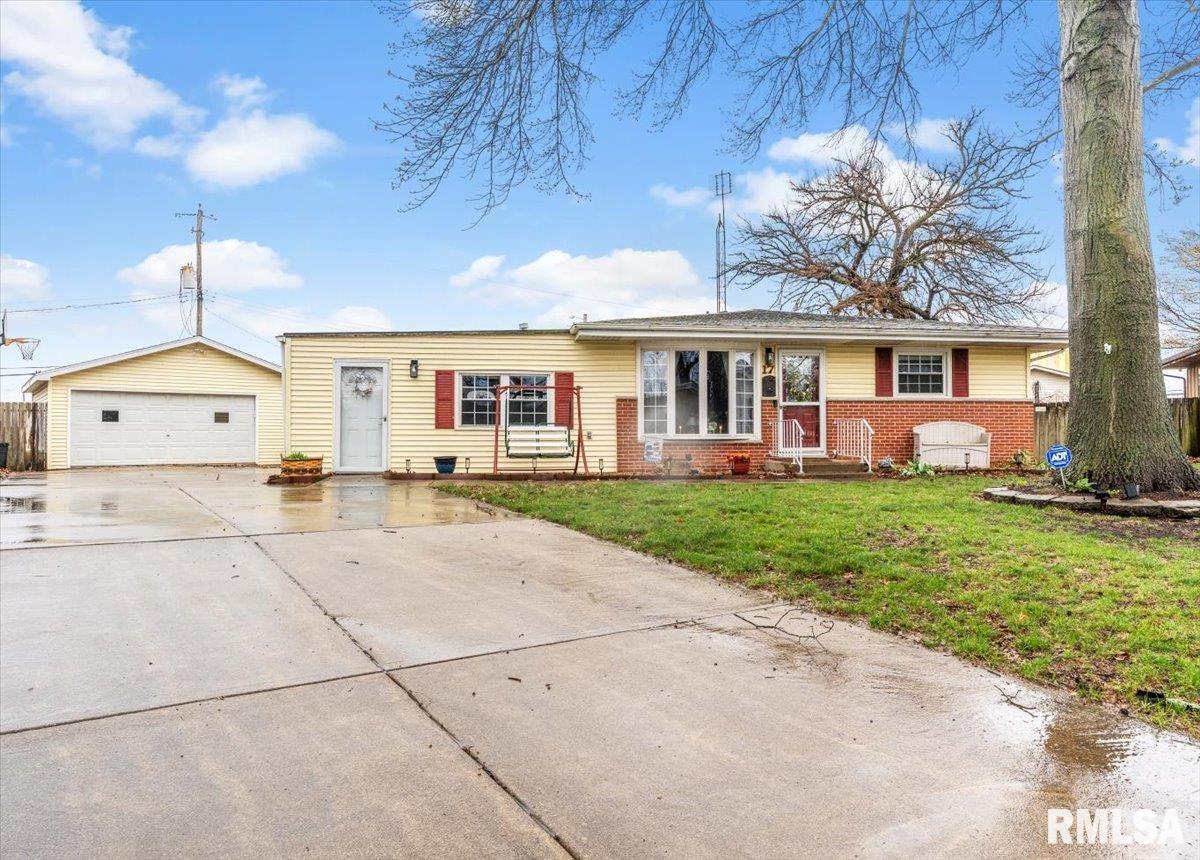 17 Celeste Court Springfield, IL 62703 - Photo 2 of 30