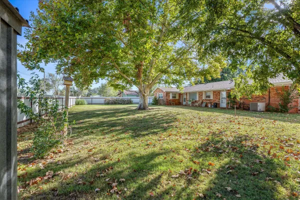 $195,000 | 909 South Hockley Avenue, Sundown, TX 79372