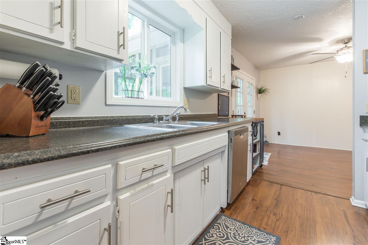 1201 Winding Way Taylors, SC 29687 - Photo 6 of 20