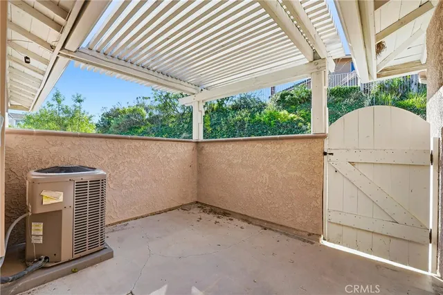 a view of a house with backyard and a garden