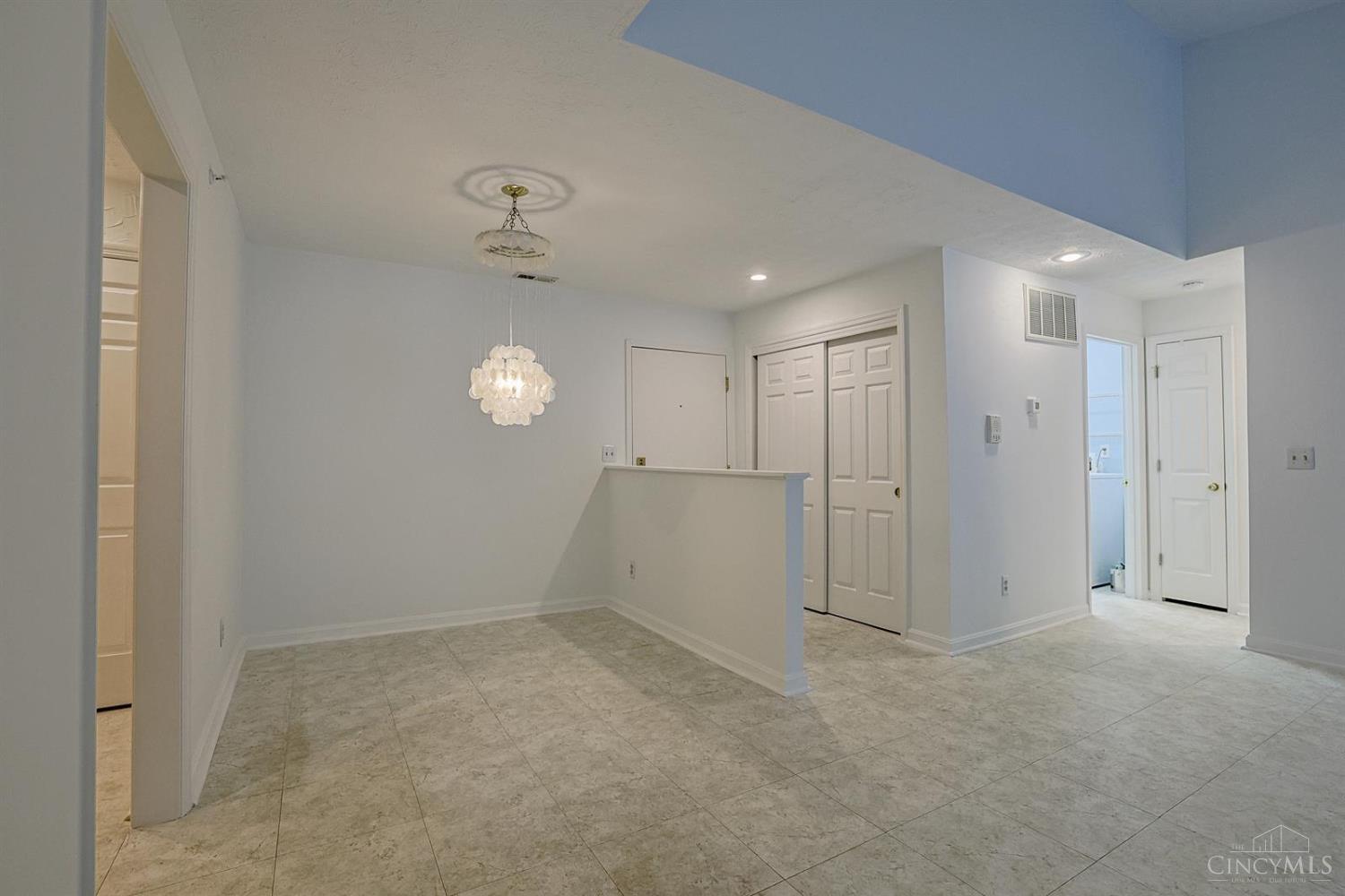 4341 Regency Ridge Court, Unit 303 Cincinnati, OH 45248 - Photo 10 of 25