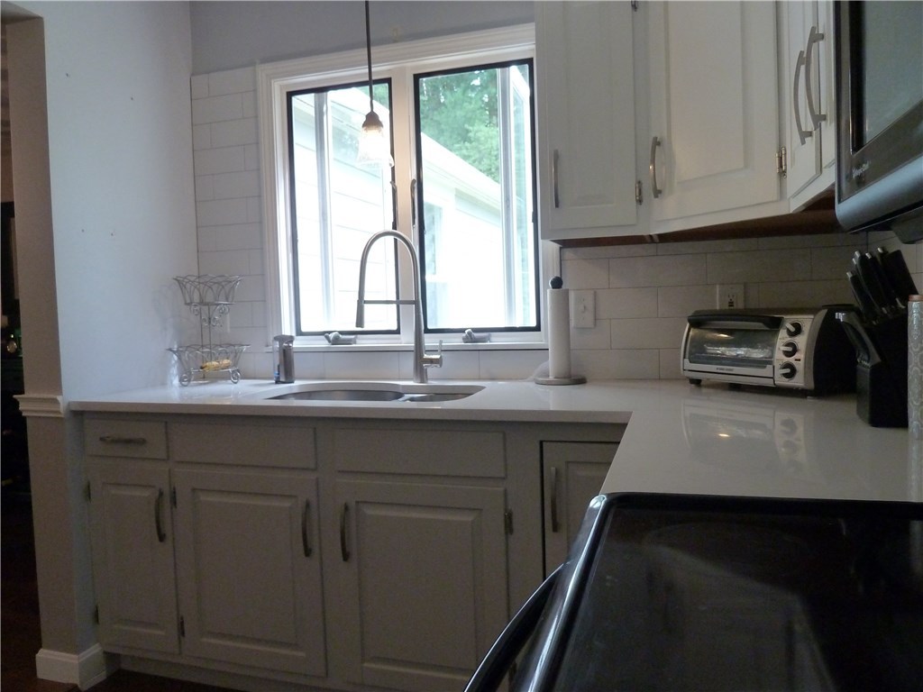 545 Weaver Hill Road Coventry, RI 02816 - Photo 4 of 24