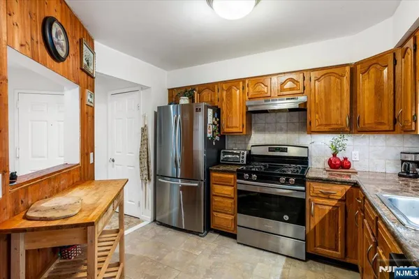 $374,999 | 48 Quartz Lane, Paterson, NJ 07501