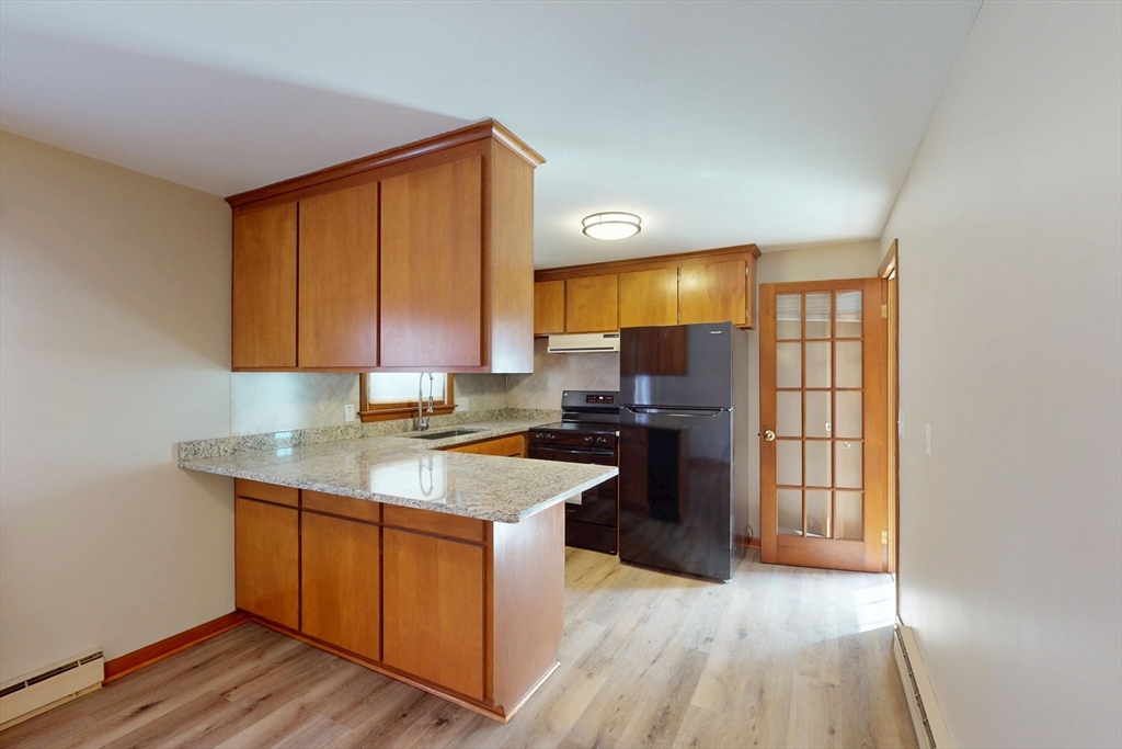 141 Tracy Circle Amherst, MA 01002 - Photo 2 of 22