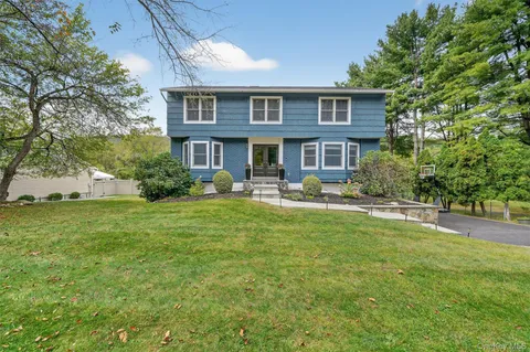 $995,000 | 1466 Pine Brook Court, Yorktown Heights, NY 10598