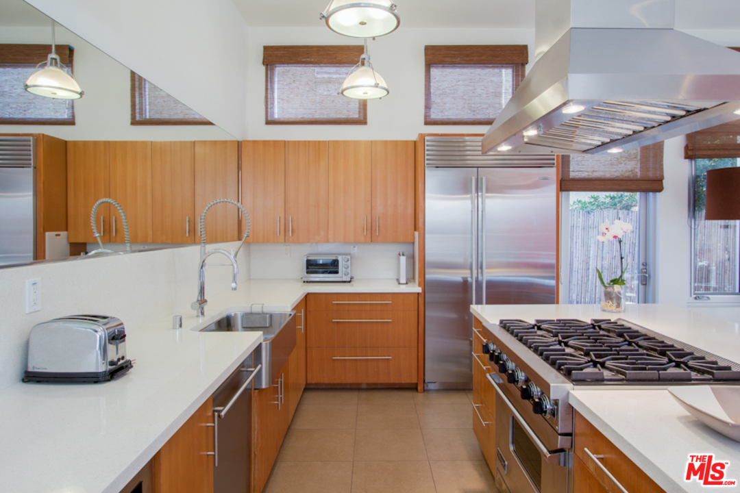 127 Breeze Avenue Venice, CA 90291 - Photo 13 of 23