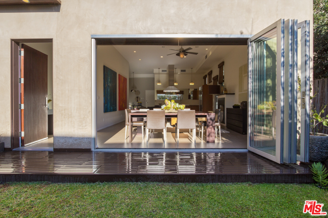 127 Breeze Avenue Venice, CA 90291 - Photo 3 of 23