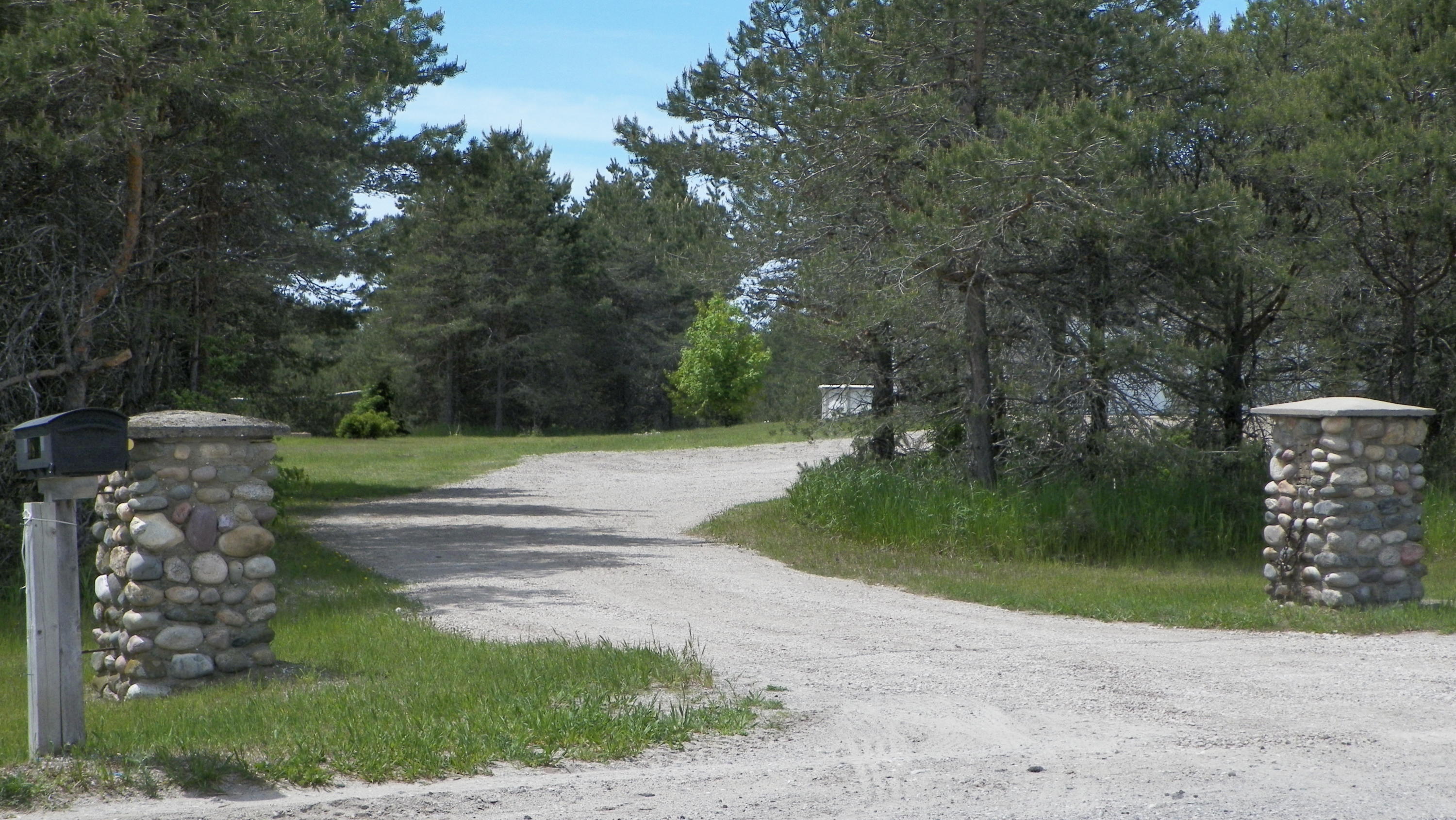 9811 North Black River Road Cheboygan, MI 49721 - Photo 4 of 36 Gallery Image 4